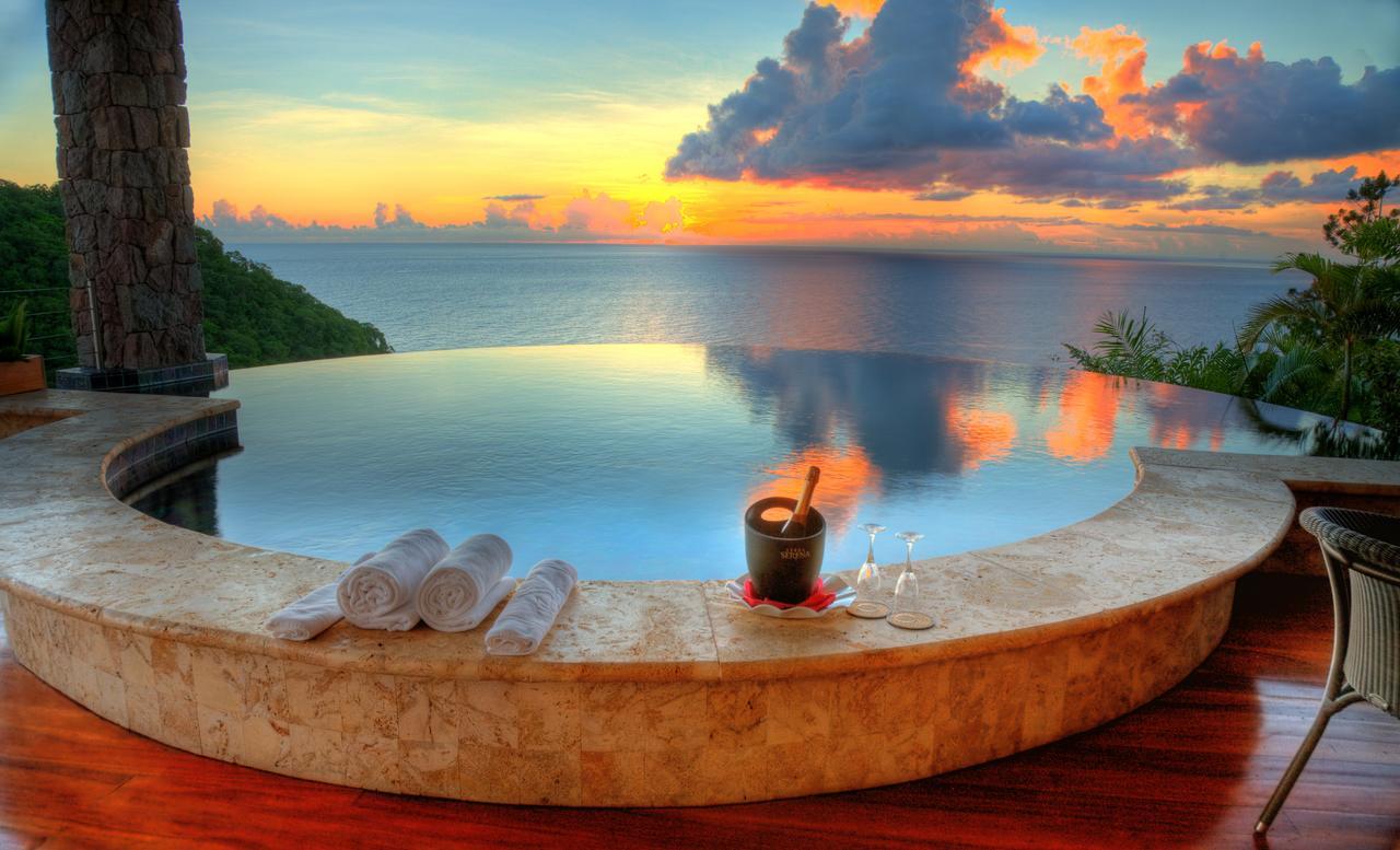Galaxy Infinity Pool Sanctuary